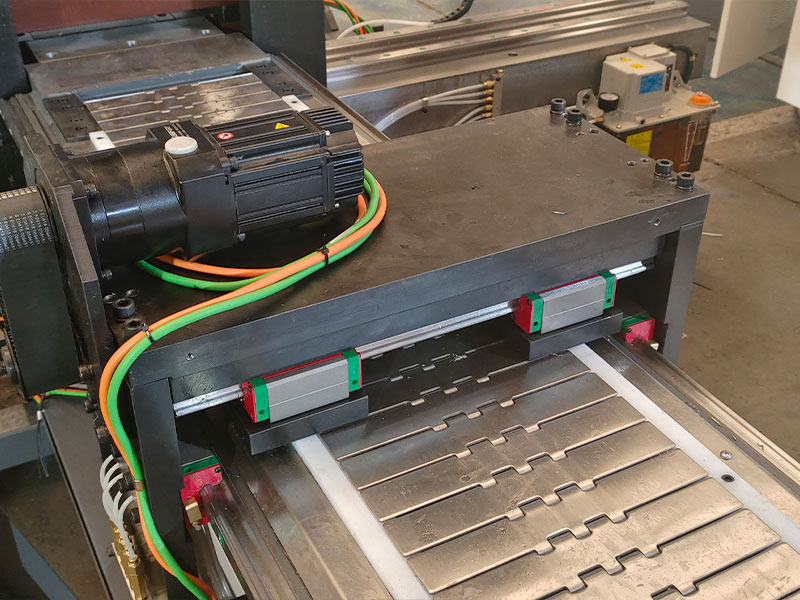 detalles-de-máquina-cnc-punzonado-barras